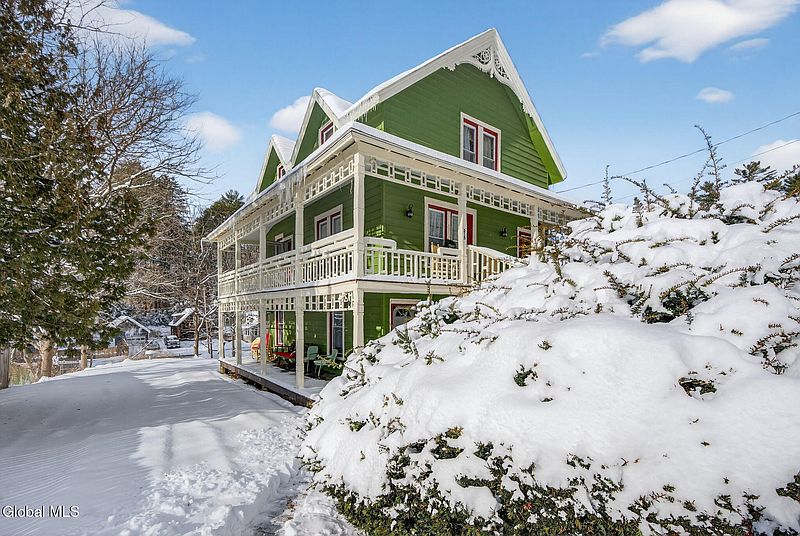 3rd image of 315 Lake Avenue