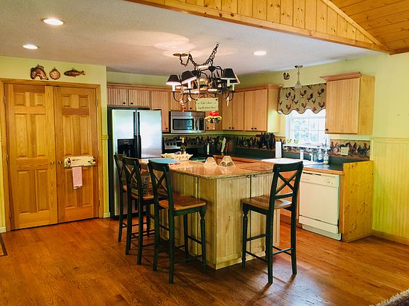 Kitchen island 