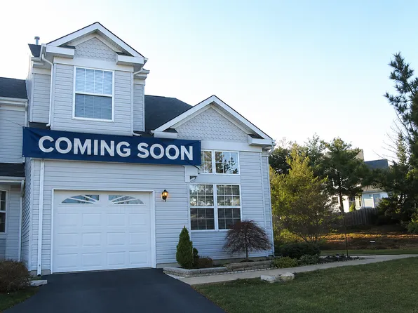 130 Colony Club Dr, Sayreville, NJ 08872