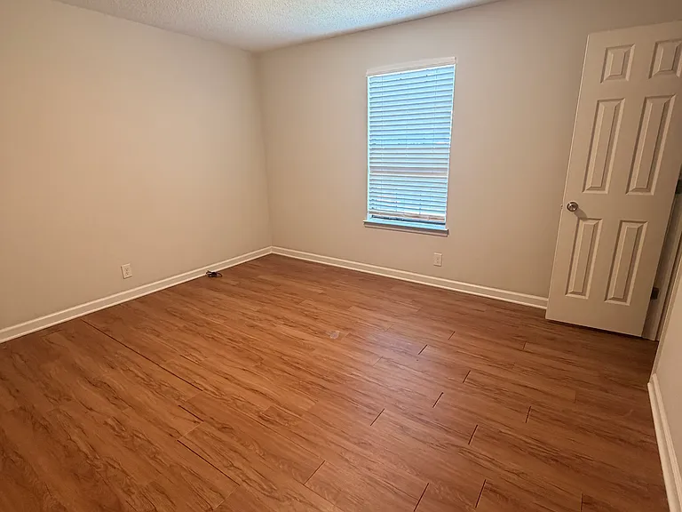 920 Emmett Ave — Photo 8