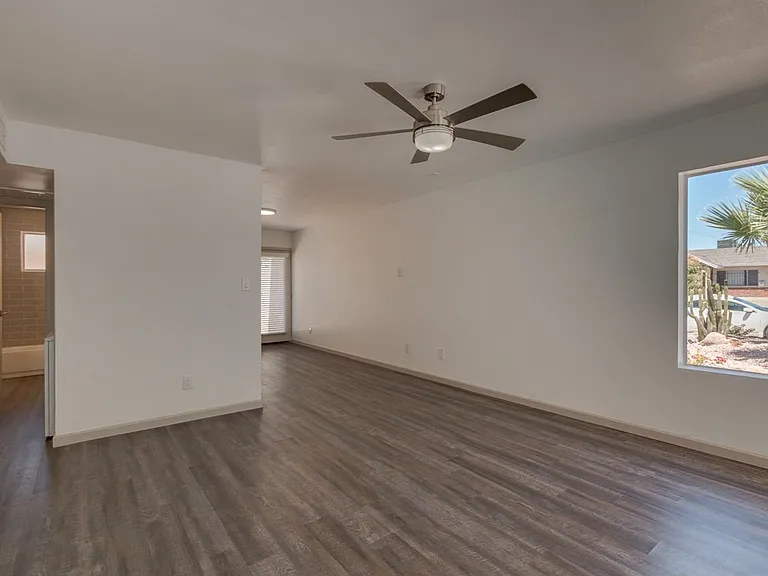 $0 First Month Rent! Remodeled 2 Bed Casita w/ Private Patio, W/D & Pool — Photo 8