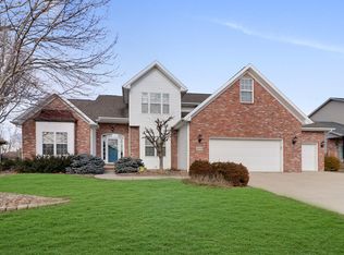3510 Armstrong Dr, Bloomington, IL