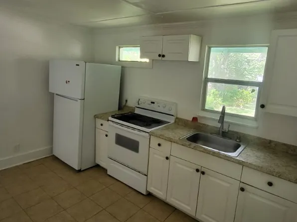 405 1/2 Vine Ave #B, Clearwater, FL 33755