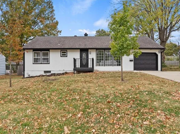 7118 Newton Dr, Overland Park, KS 66204