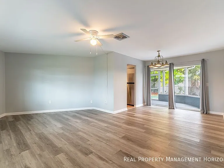 535 Oxford Dr — Photo 5