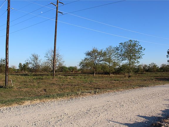 4th image of Acacia Ln