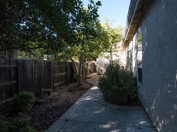 4th image of 336 Crescent Dr