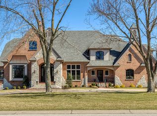 2424 Oak Springs Ln, Saint Louis, MO 63131