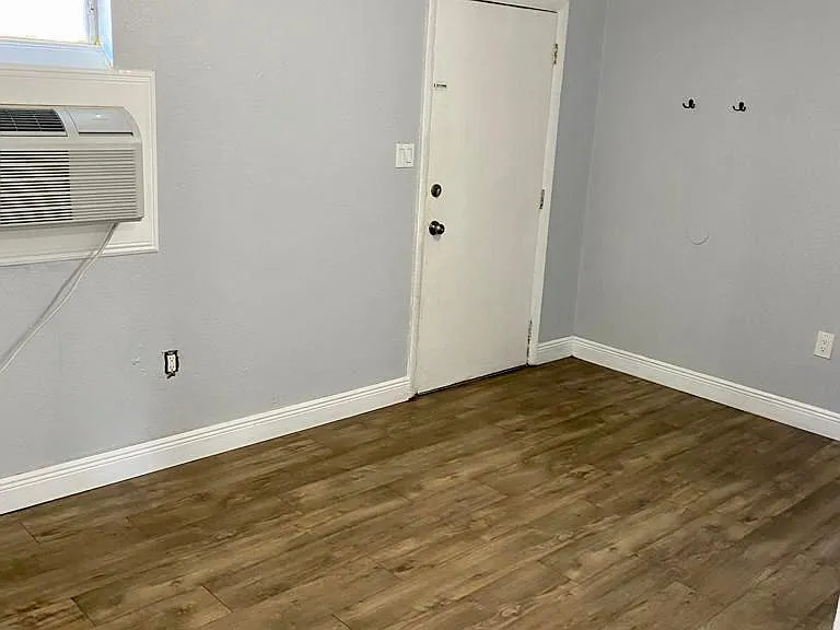 3813 1/2 E Miller Ave — Photo 3