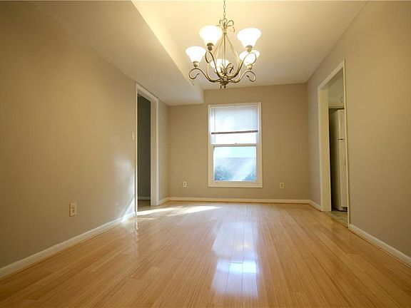 3rd image of 1463 Bentley Ln