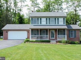 906 Alexander Spring Rd, Carlisle, PA 17015