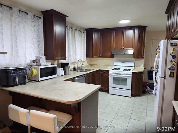 2nd image of 92 Bond Cres