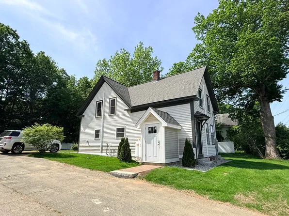 28 S Main St, Newton, NH 03858