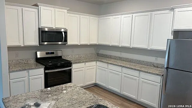 5 bed, 3.5 bath, 2470 sqft, $2,700 — Photo 2