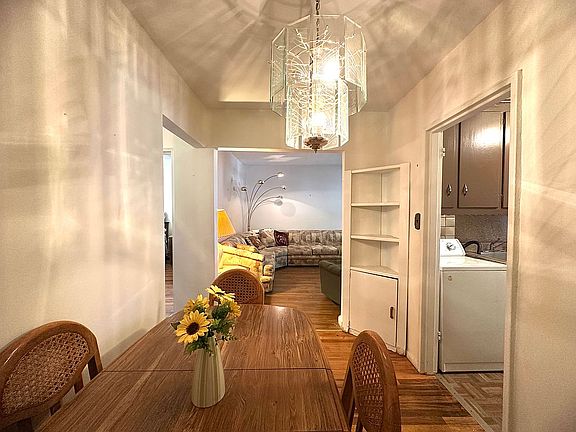 5th image of 2038 E 58th St #128C