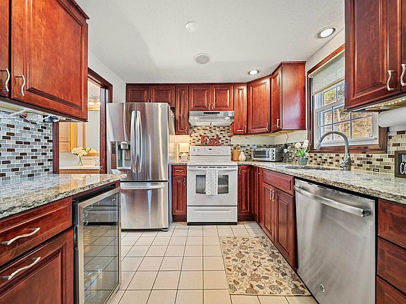 2nd image of 35 Olde Country Village #35