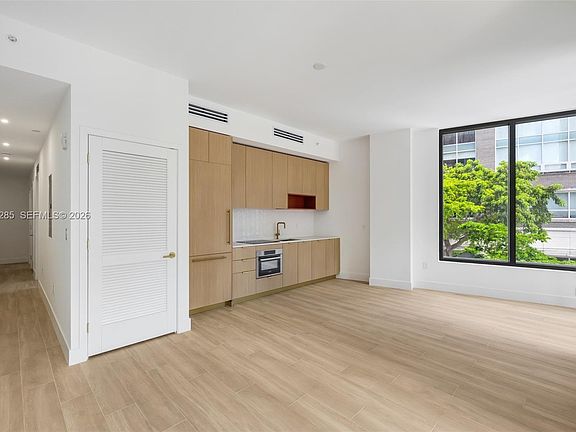 3rd image of 90 32nd St #212