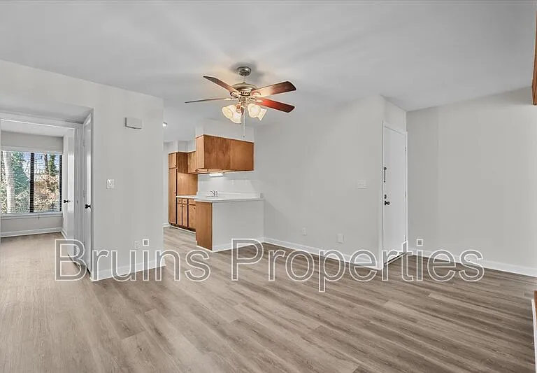 1522 Benjamin Pkwy #C — Photo 6