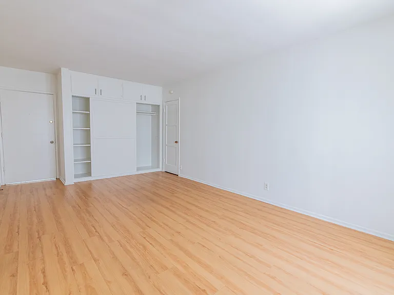 Gayley Manor Apartments — Photo 72