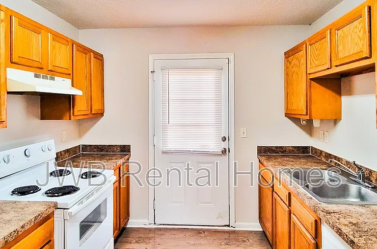 3562 Drexel St — Photo 2