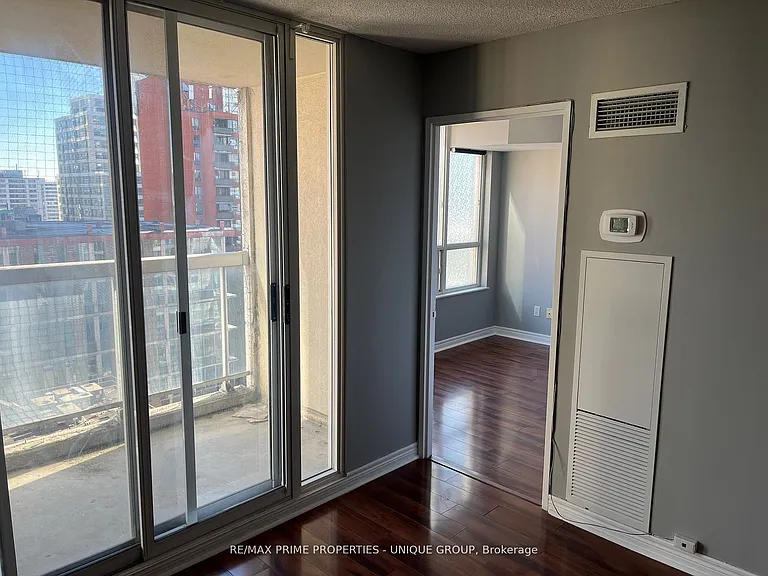 43 Eglinton Ave E #1506 — Photo 6