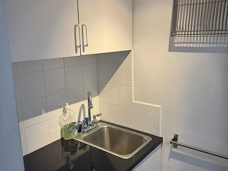 408 W 22nd St #2F — Photo 5