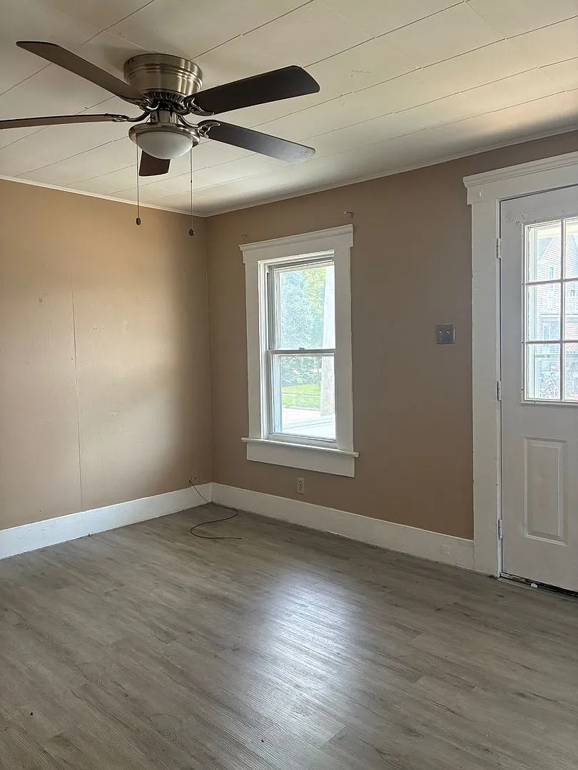Charming 3 Bed Property at Prime Location — Photo 4