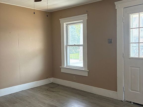4th image of 206 W 32nd St