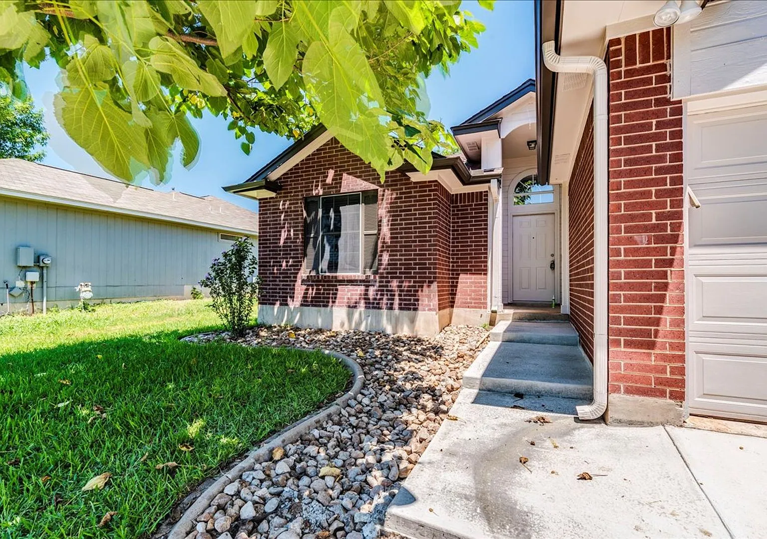 Charming 3 bedroom brick home in Historic Georgetown — Photo 4