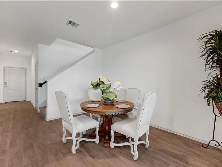 1606 Westway Dr — Photo 5
