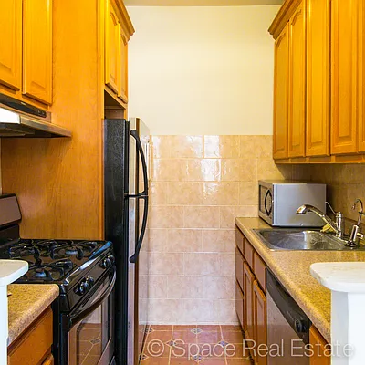 Rented by Space Real Estate | media 14