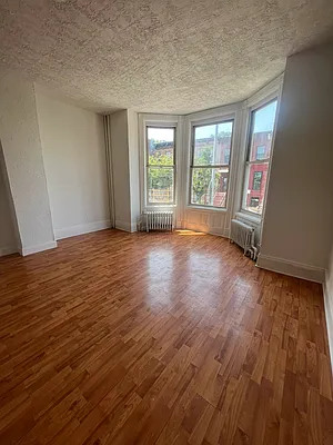 Rented by Standard Living Realty Inc | media 36