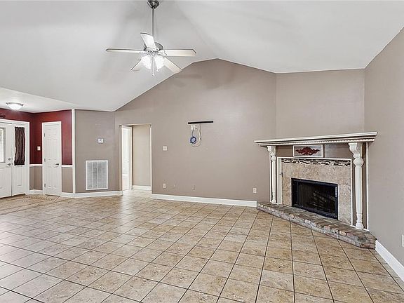 4th image of 2820 Saint Marie Dr