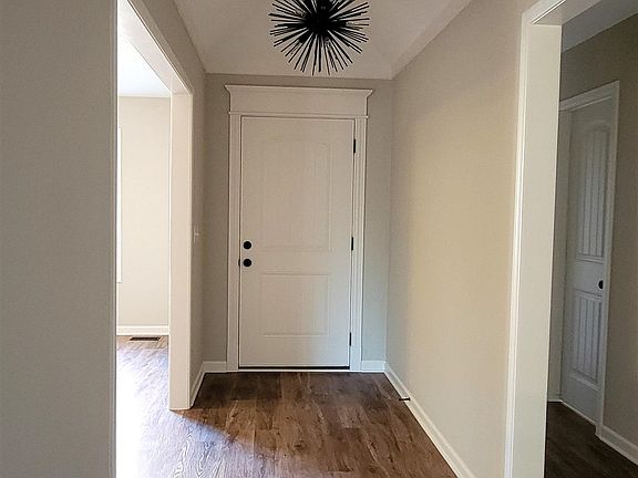 2nd image of 1401 E Evergreen Ln