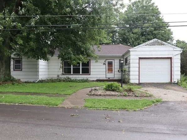 205 5th St, Walnut, IL 61376