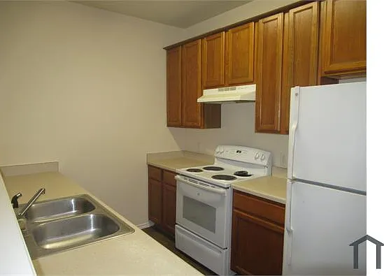3 bed, 1390 sqft, $1,350 — Photo 2