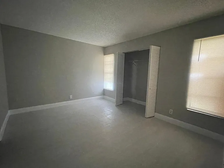 10150 Twin Lakes Dr #4 — Photo 9