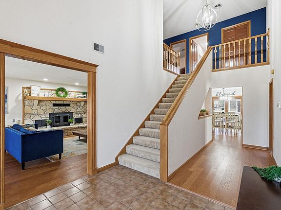 2nd image of 119 S Muirfield St