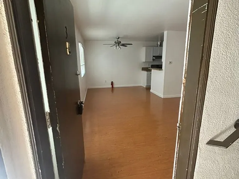 1920 Manning Ave — Photo 17