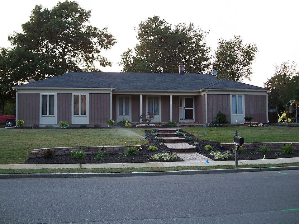 1st image of 152 Stonehedge Dr