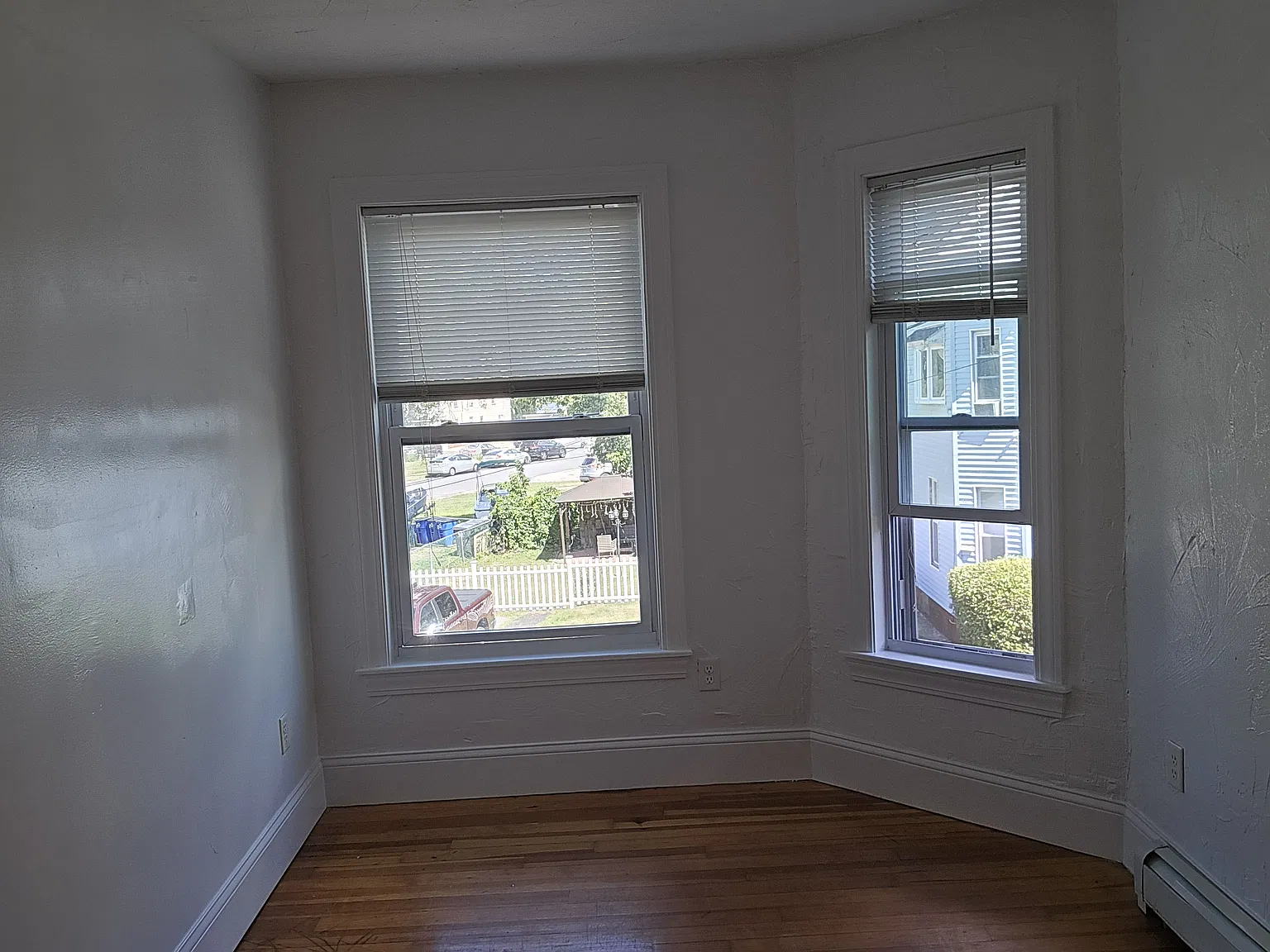 3 bed, 1000 sqft, $2,100 — Photo 2