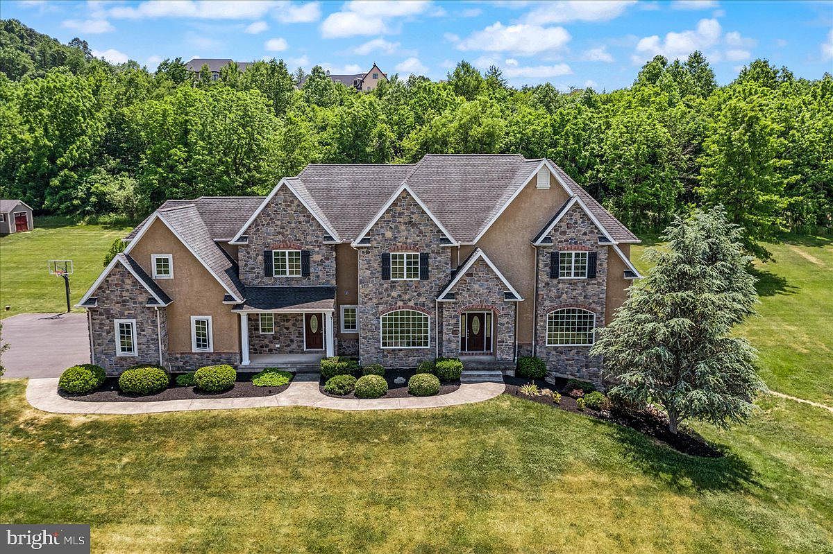 6668 Paddock Ct, Coopersburg, PA 18036 Zillow