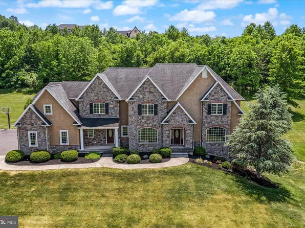 6668 Paddock Ct, Coopersburg, PA 18036