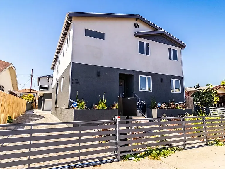 1737 S Longwood Ave — Photo 30