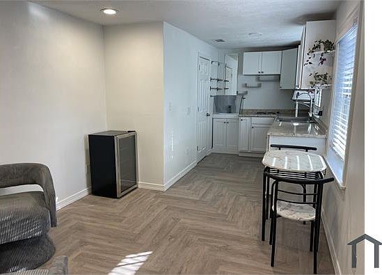 3rd image of 901 Lake Emerald Dr