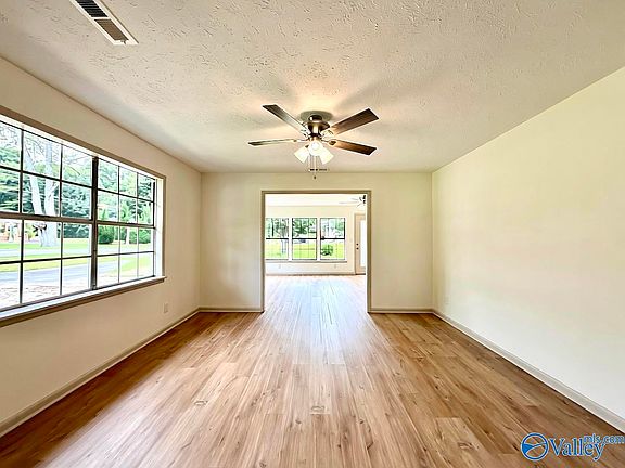 4th image of 108 Pike Ave