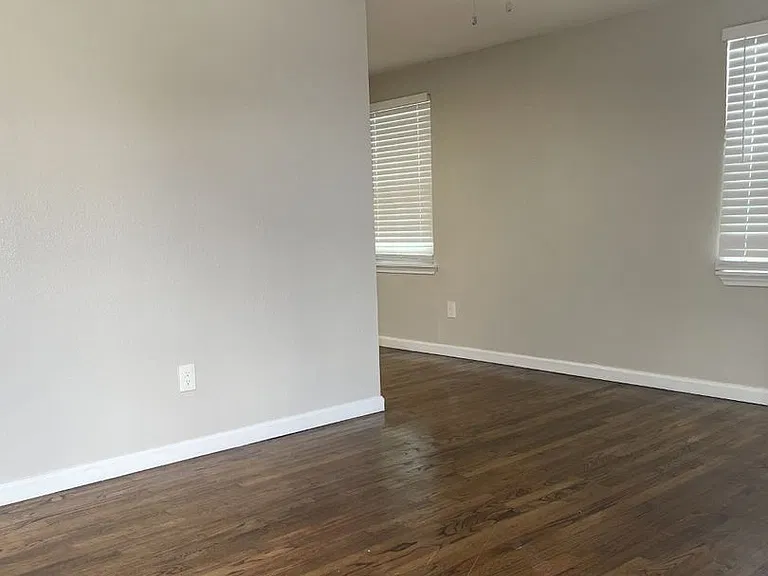202 W Langley Blvd — Photo 2