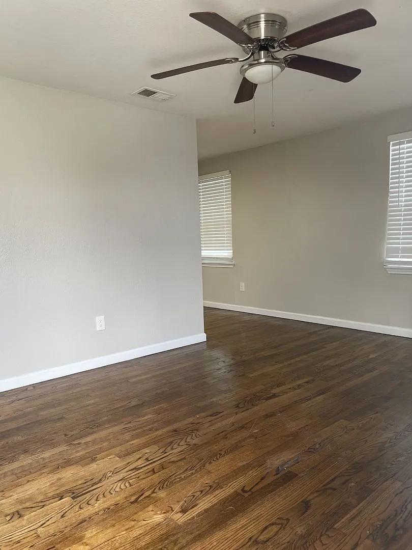 Building Photo - 202 W Langley Blvd