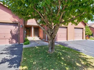 98 Broxbourne Dr, Fairport, NY 14450