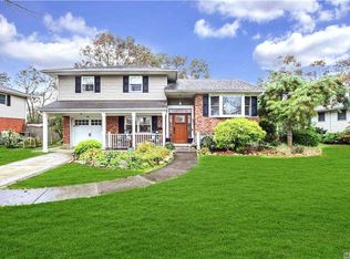 46 Simmons Dr, East Islip, NY 11730